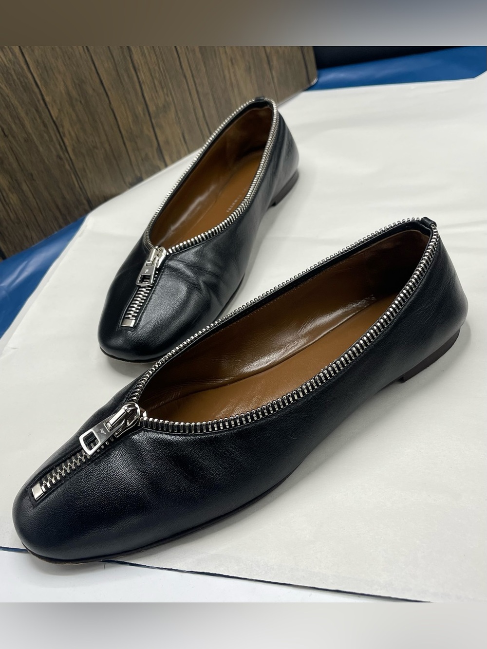 Giuseppe Zanotti Oraine Sleek Round-Toe Zip Detail Flat Shoes Size 40